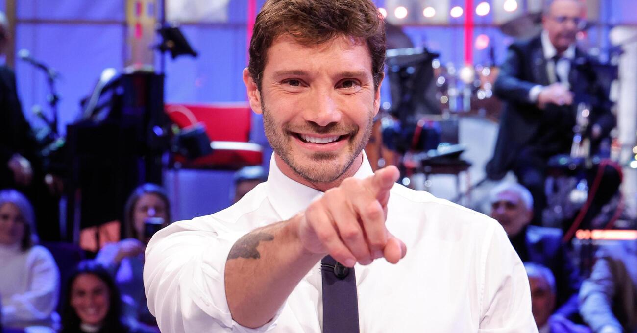 La Ruota della Fortuna su Canale 5 vs Affari Tuoi su Rai 1? La sfida Gerry Scotti-Stefano De Martino &egrave; un pacco, come tutta la tv&hellip;