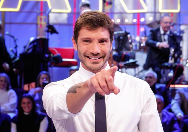 La Ruota della Fortuna su Canale 5 vs Affari Tuoi su Rai 1? La sfida Gerry Scotti-Stefano De Martino &egrave; un pacco, come tutta la tv&hellip;