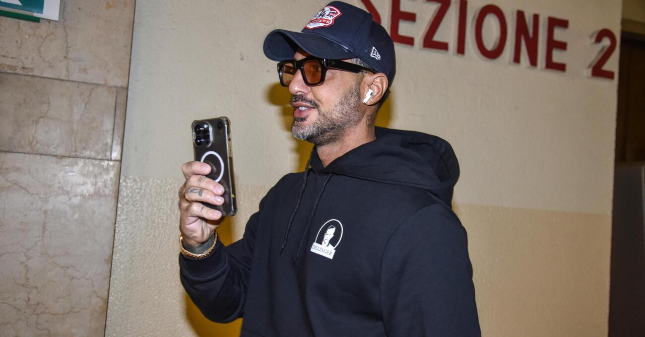Dalle chat di Raoul Bova ai calciatori &ldquo;freaky&rdquo; su Falsissimo, Fabrizio Corona &egrave; contro il diritto alla privacy, ma sa davvero cos&rsquo;&egrave;? 