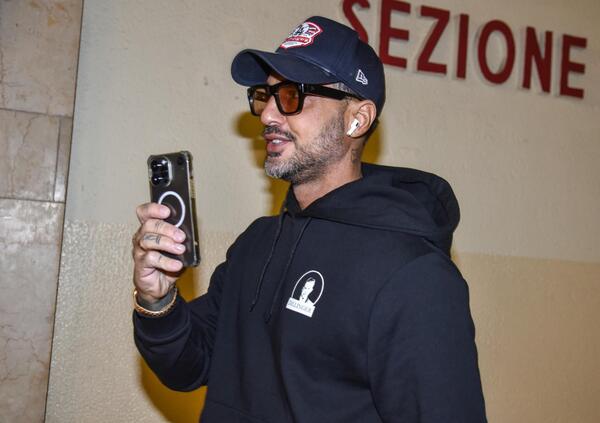 Dalle chat di Raoul Bova ai calciatori &ldquo;freaky&rdquo; su Falsissimo, Fabrizio Corona &egrave; contro il diritto alla privacy, ma sa davvero cos&rsquo;&egrave;? 