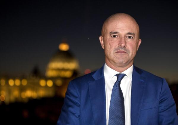 Dentro la Notizia o Quarto Grado al pomeriggio? Abbiamo visto il nuovo programma di Nuzzi su Canale 5: cronaca nera e morti, era quasi meglio la D&#039;Urso...