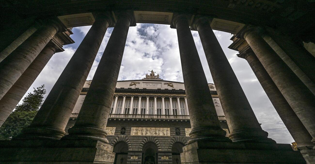 Inchiesta San Carlo, ma quant&rsquo;&egrave; fortunata Viviana Jandoli? Perde due concorsi ma viene assunta comunque dalla Fondazione. C&rsquo;entrano 80 mila euro di donazioni fatte al Teatro? 