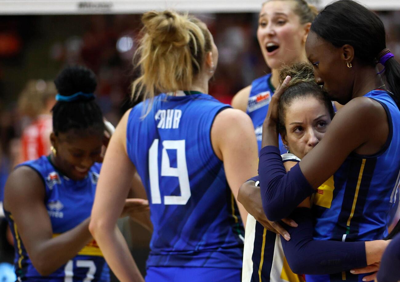 &quot;&Egrave; l&#039;Italvolley femminile pi&ugrave; forte di sempre!&quot;. Maurizia Cacciatori in estasi per il Mondiale delle azzurre: &quot;Le stelle Egonu, Nervini e De Gennaro, ma il segreto &egrave; il team creato da Velasco e Barbolini&hellip;&quot;