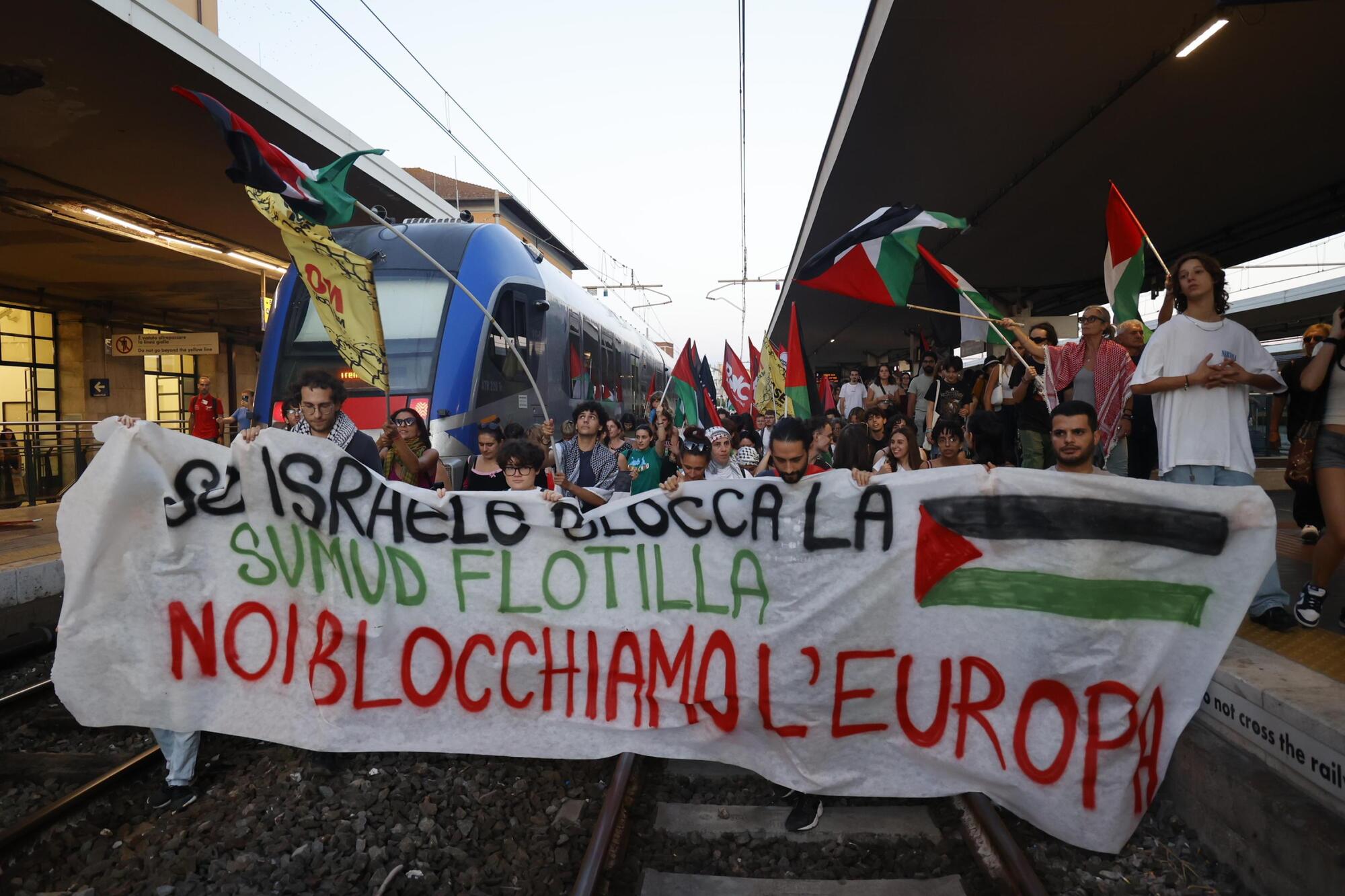 Una manifestazione pro-Pal a favore della Global Summud Flotilla