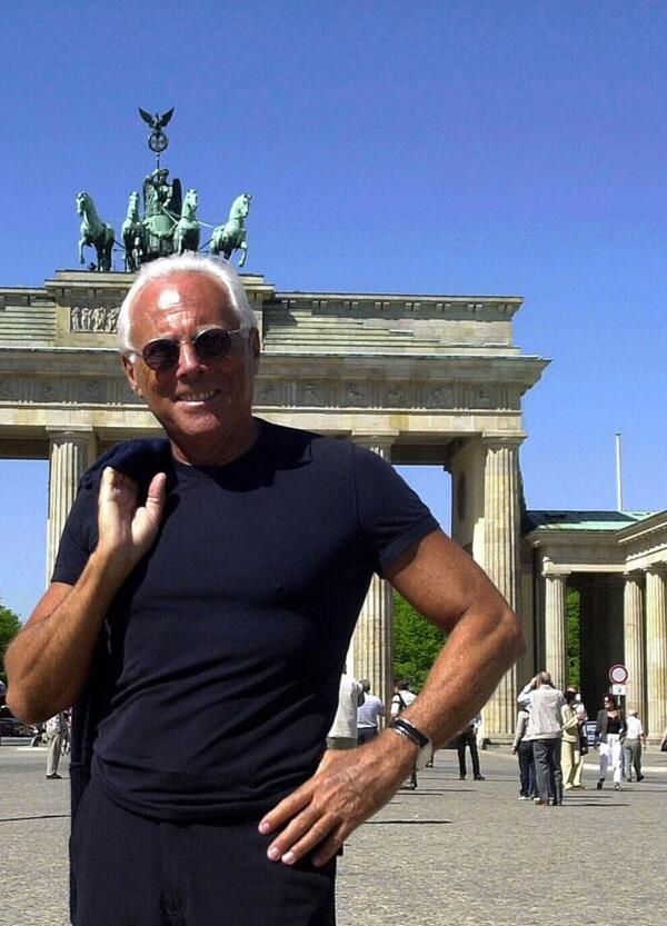 Ma li avete visti gli orologi di Giorgio Armani? Audemars Piguet, Patek Philippe ma anche&hellip; Gli Swatch da 50mila Lire. Lo stile? Non &egrave; soltanto questione di soldi
