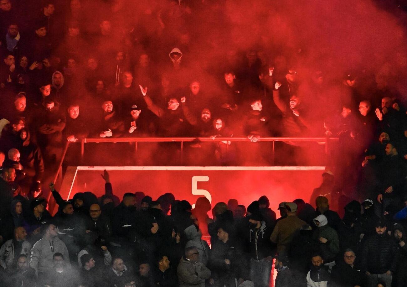 &ldquo;Siete la vergogna del mondo ultras&rdquo;: la curva del Napoli espone uno striscione contro la Nord e la Sud di San Siro. &ldquo;Nessuna solidariet&agrave; per le blacklist e la repressione&rdquo;. Ma perch&eacute; questo attacco?