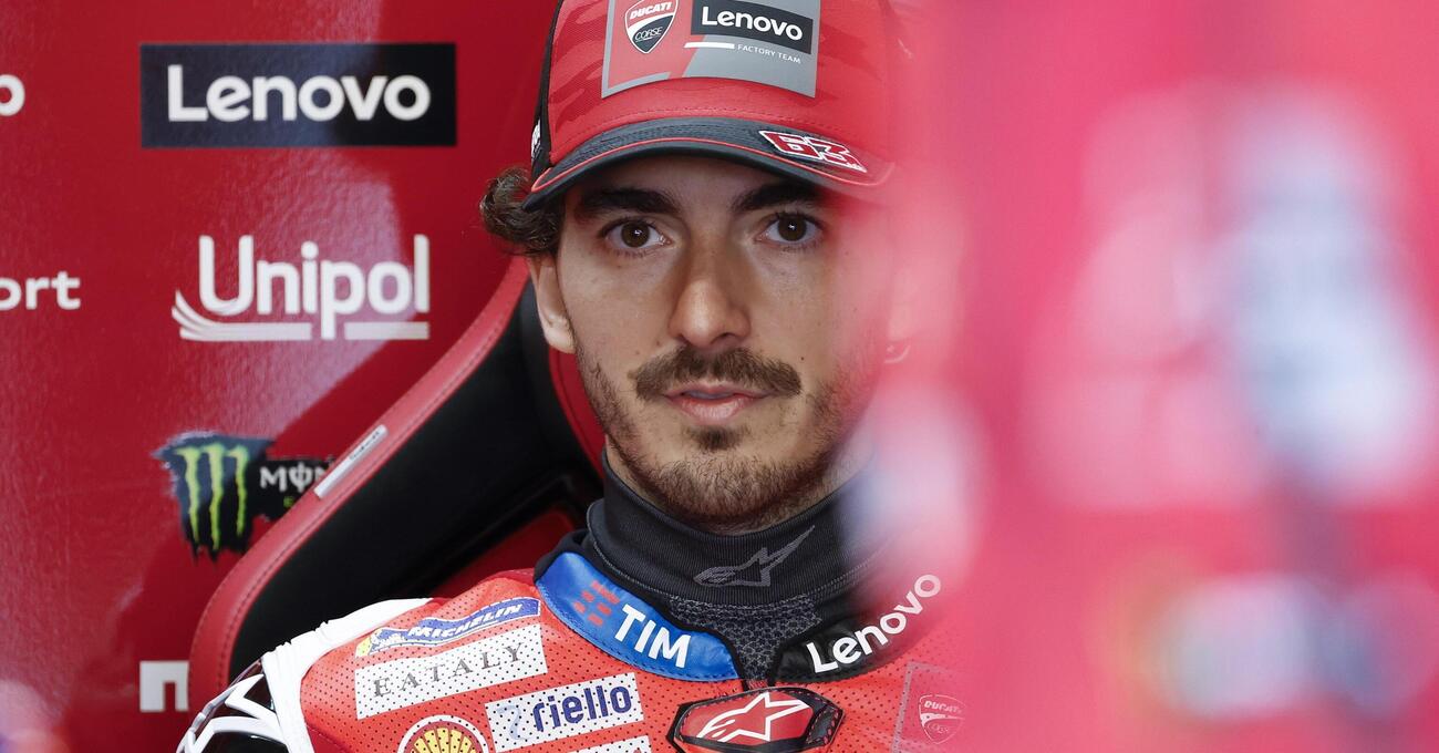 Pecco Bagnaia che sprofonda nel dramma e Jorge Mart&iacute;n che lo studia come fosse un alieno sono l&rsquo;immagine di questa MotoGP dominata Marc Marquez