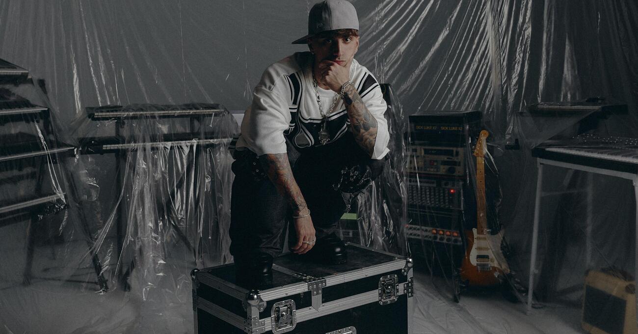 Sick Luke dalla Dark Polo Gang a Dopamina, il suo nuovo album, ma com&rsquo;&egrave;? La paternit&agrave; &egrave; il concept di tutto: &ldquo;La musica? Adesso ho un motivo per farla&rdquo;. E su Clams Casino&hellip;