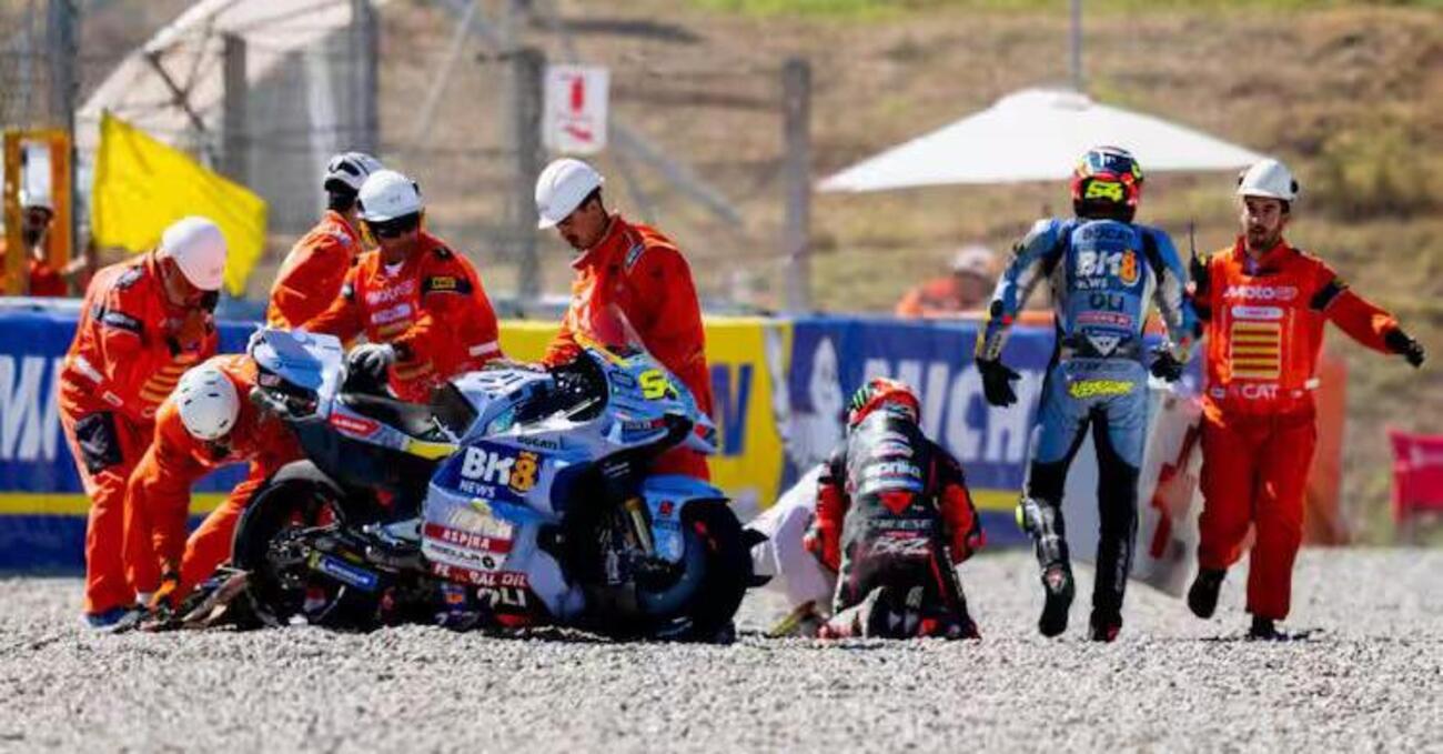 Ok, ma come stanno i due di Aprilia, letteralmente travolti da un insolito destino a Barcellona? Bezzecchi manda un vocale  e Mart&igrave;n &ldquo;perdona&rdquo; Morbidelli