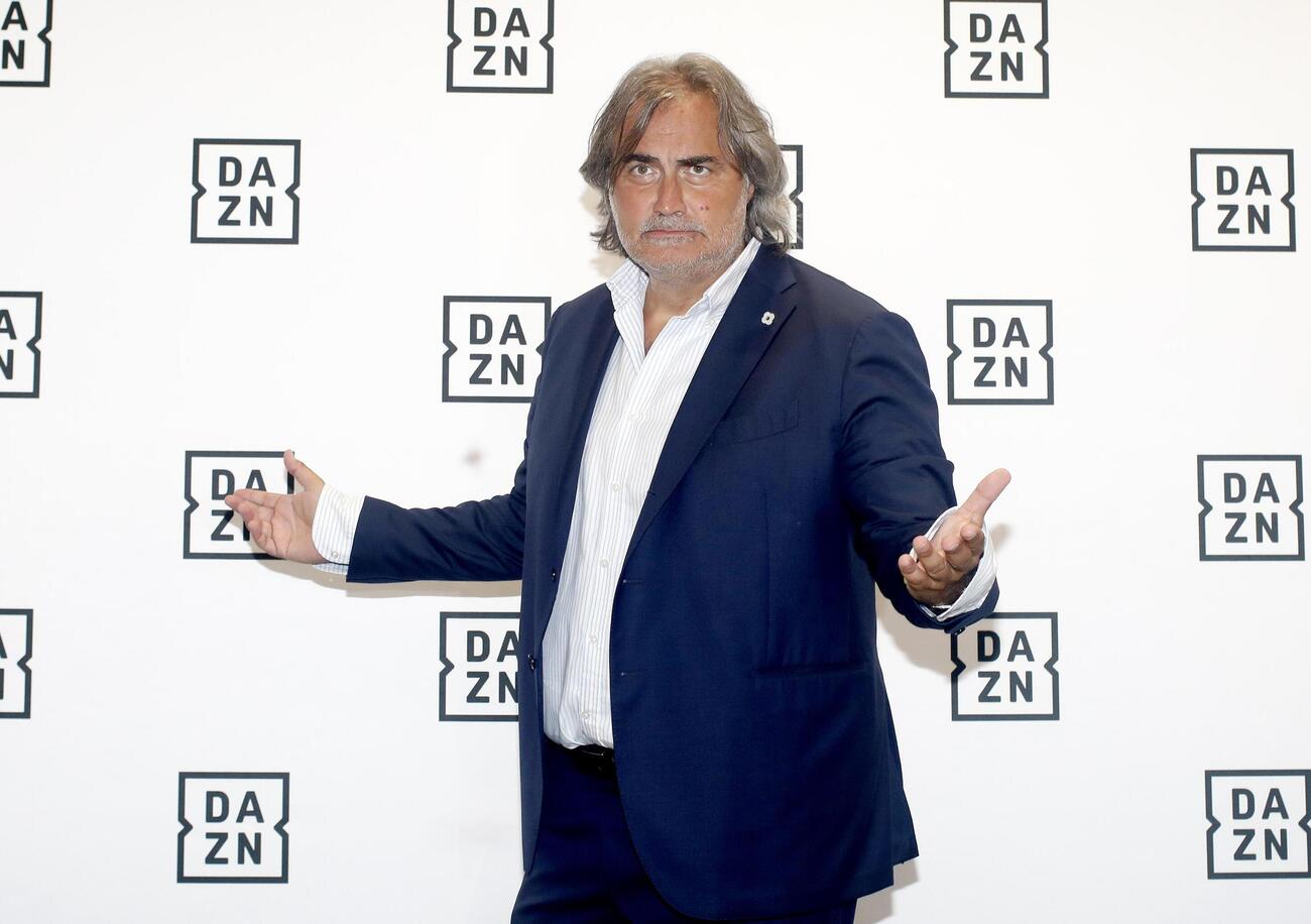 Pierluigi Pardo, troppe parole e poca informazione? Ok coinvolgere il pubblico, ma le sue telecronache del calcio su Dazn sono diventate solo intrattenimento
