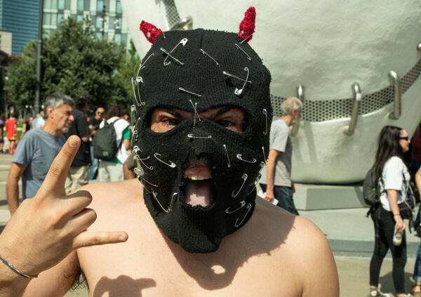 Abbiamo rischiato le botte alla manifestazione per il Leoncavallo a Milano, tra il &ldquo;sogno di una cosa&rdquo;, Piccolo Rhino e l&rsquo;occupazione del Pirellino: ma sapete che era tutto previsto (o concordato)? 