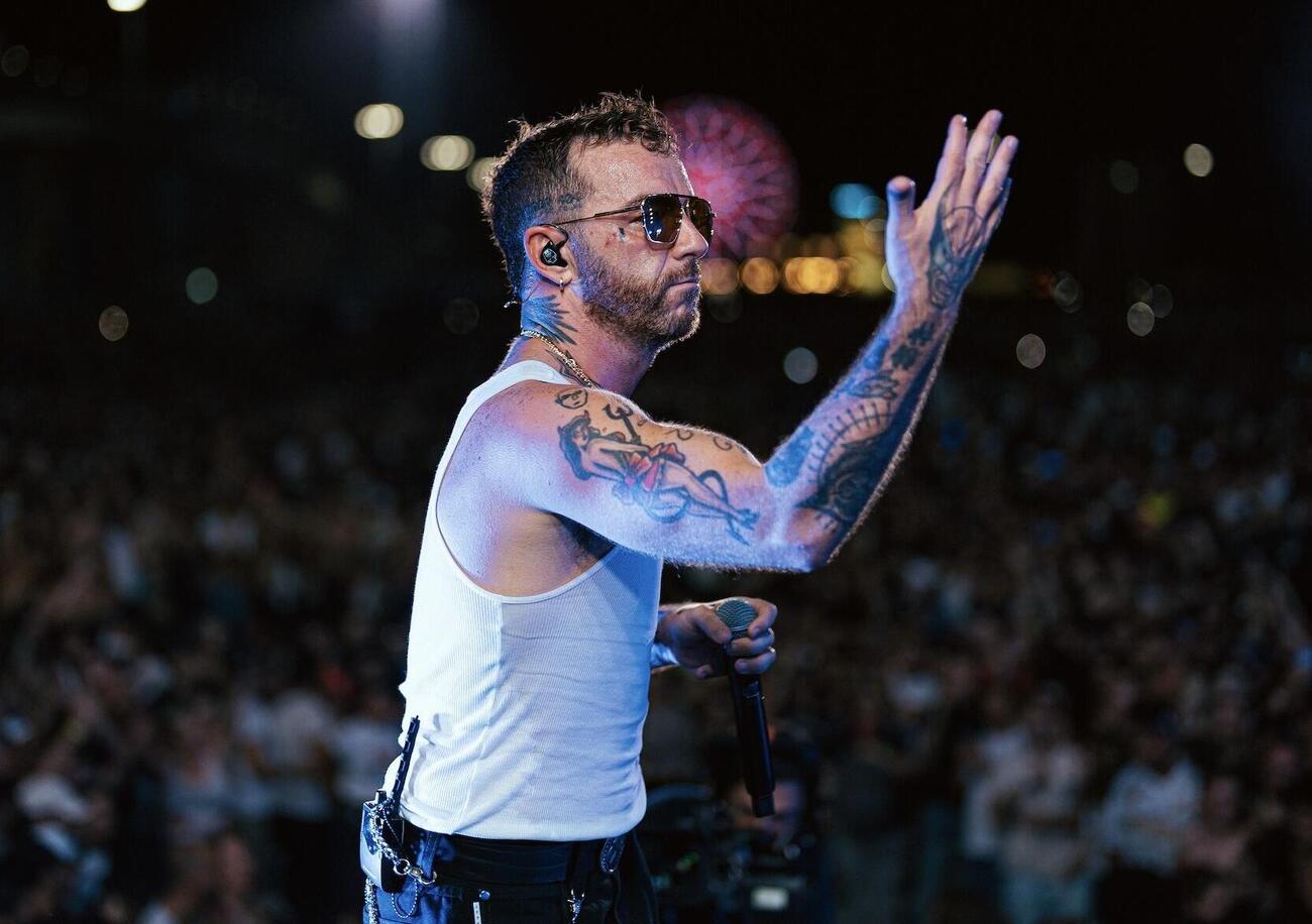 Al Lebonski Park di Salmo non c&rsquo;&egrave; niente di regolare: siamo stati al concerto del rapper. Cavalli e tori meccanici, cerchi d&rsquo;amore e l&rsquo;anteprima di Flashback: ecco com&rsquo;&egrave; andata