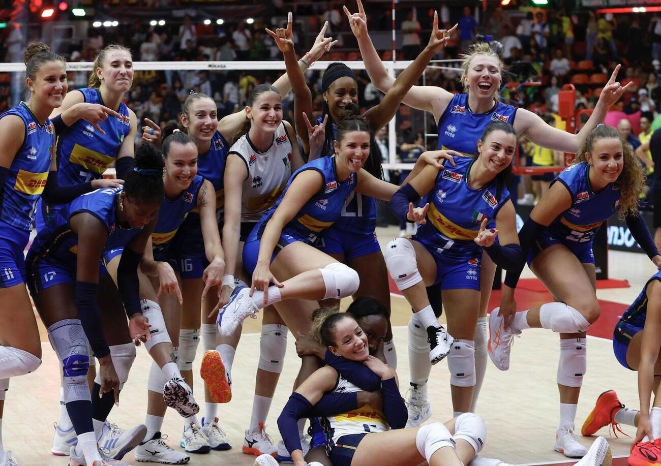 Leggendarie! L&rsquo;Italia &egrave; campione del mondo di volley: battuta la Turchia 3-2 in finale. Antropova mura, De Gennaro salva, Orro Mvp: il gruppo di Velasco vince (anche oltre Egonu)
