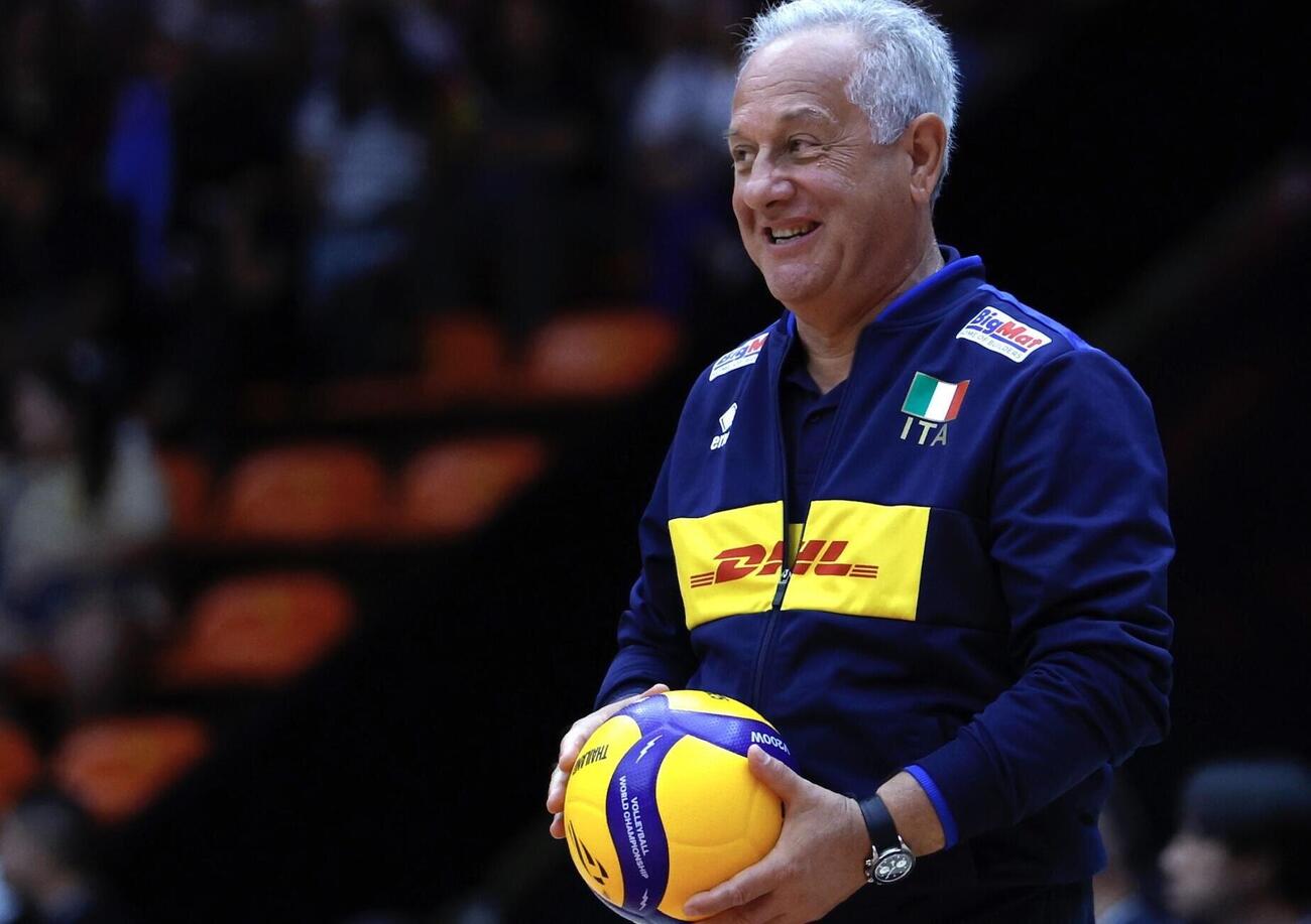 L&rsquo;Italvolley femminile &egrave; campione del mondo. E Julio Velasco, l&#039;extraitaliano, ha solo un altro compito: spiegarci chi siamo noi italiani