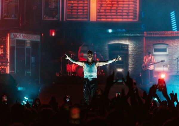 Concerto di Salmo tra code e disagi, il pubblico del Lebonski Park: &quot;Ore di fila, disorganizzati&quot;. Ma la Fiera di Milano &egrave; il posto giusto per i live?  