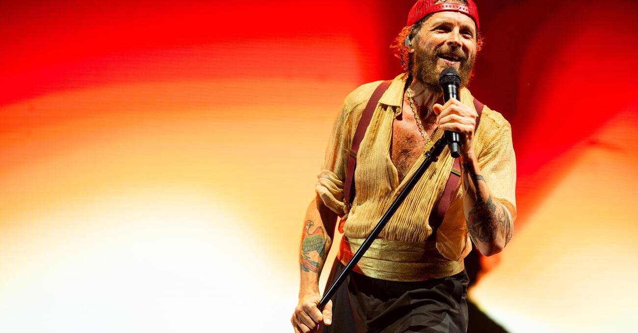 Abbiamo visto PalaJova, il concerto di Jovanotti su RaiPlay, ma com&#039;&egrave;? Il miglior regalo ai fan, tra musica e Amazzonia...