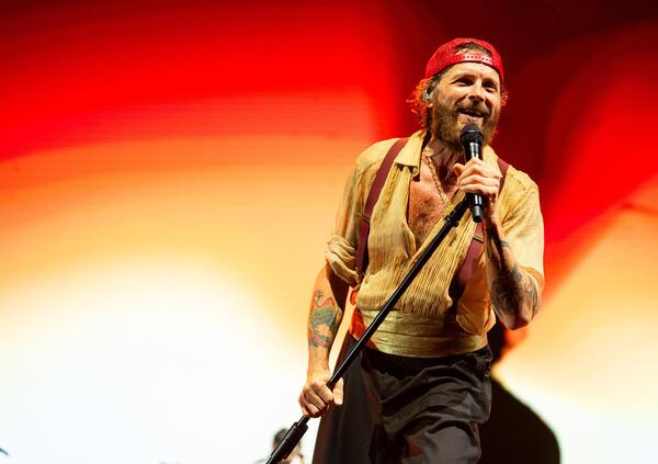 Abbiamo visto PalaJova, il concerto di Jovanotti su RaiPlay, ma com&#039;&egrave;? Il miglior regalo ai fan, tra musica e Amazzonia...