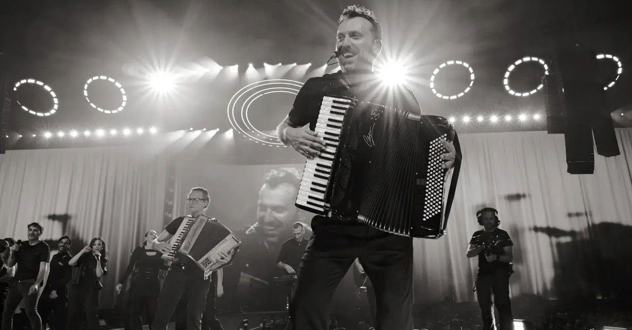 La lezione di Cesare Cremonini per non diventare schiavi dell&#039;AI? Continuare a studiare! E impara a suonare il sassofono (dopo la fisarmonica)