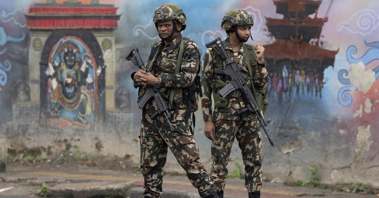Il mondo in fiamme! Sono tornate le rivoluzioni colorate? Dal Nepal all&#039;Indonesia, dal Giappone alla Thailandia: perch&eacute; cadono solo i governi anti Usa (e pro Cina)? 