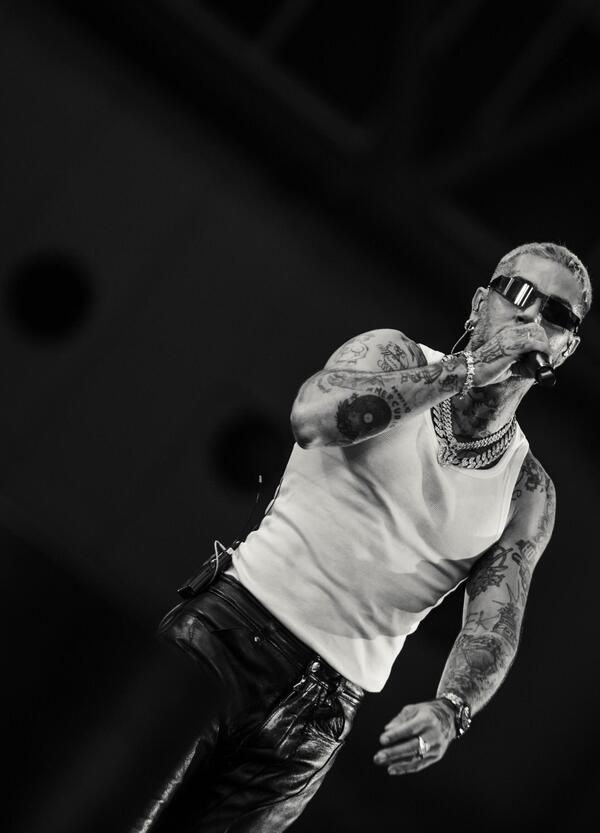 Siamo stati all&rsquo;EM16, il concerto di Emis Killa a Fiera Milano (Rho), ma com&#039;&egrave; stato? Oltre le polemiche, hip hop milanese in purezza: con Lazza e Baby Gang (poi arrestato), ma perch&eacute; Gu&egrave; ha bidonato?