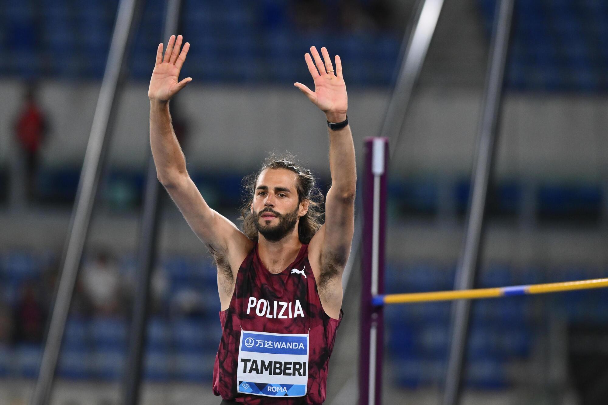 Gianmarco Tamberi gareggia per la Polizia