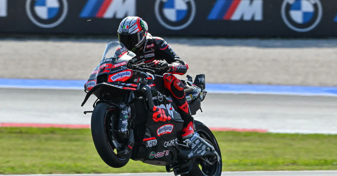 Il mirabolante venerd&igrave; di Marco Bezzecchi a Misano: &ldquo;Con Pecco ci rompiamo il ca**o. Dare la scia a Mart&iacute;n? Niente di pianificato, niente da aspettarsi in cambio&rdquo;