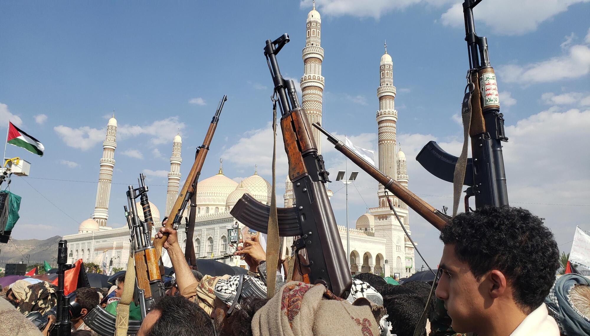 Gli Houthi sì che protestano davvero contro Israele