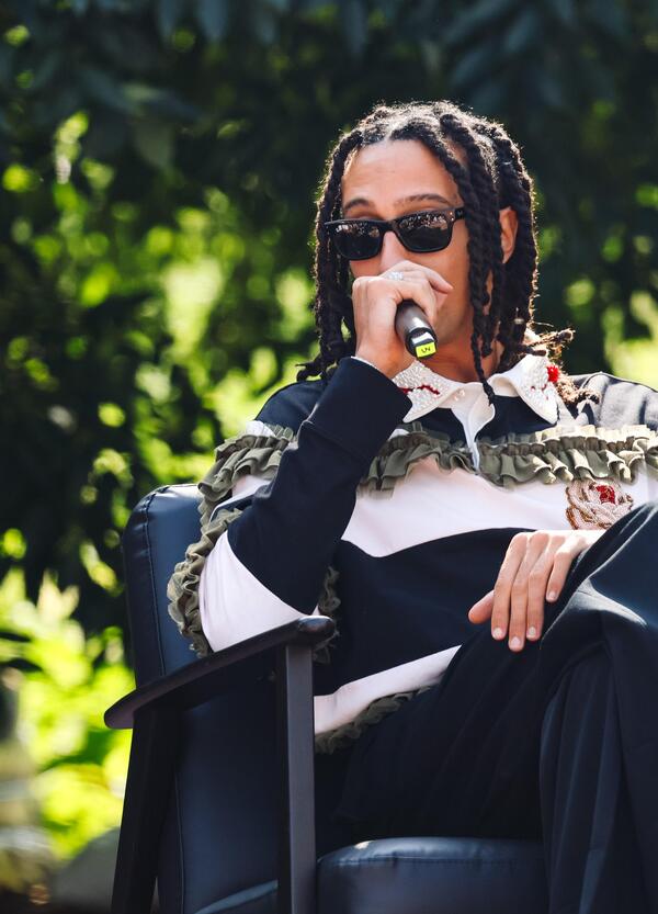 Ghali back to school:da sfigato a star del rap, il cantante torna tra i banchi della sua vecchia scuola