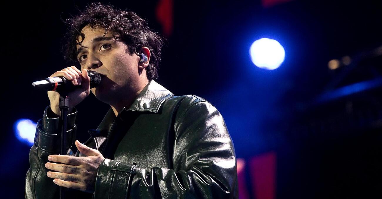 Siamo andati al concerto di Tananai alla Reggia di Caserta, ma com&rsquo;&egrave; stato? Ormoni alle stelle, stecche occasionali e l&rsquo;ultima danza del tour Calmocobra
