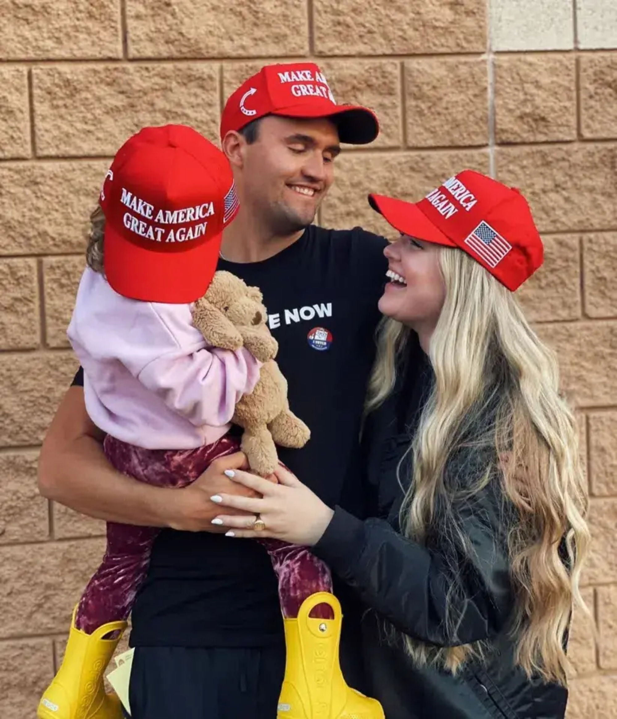 Charlie e Erika Kirk con la loro prima figlia
