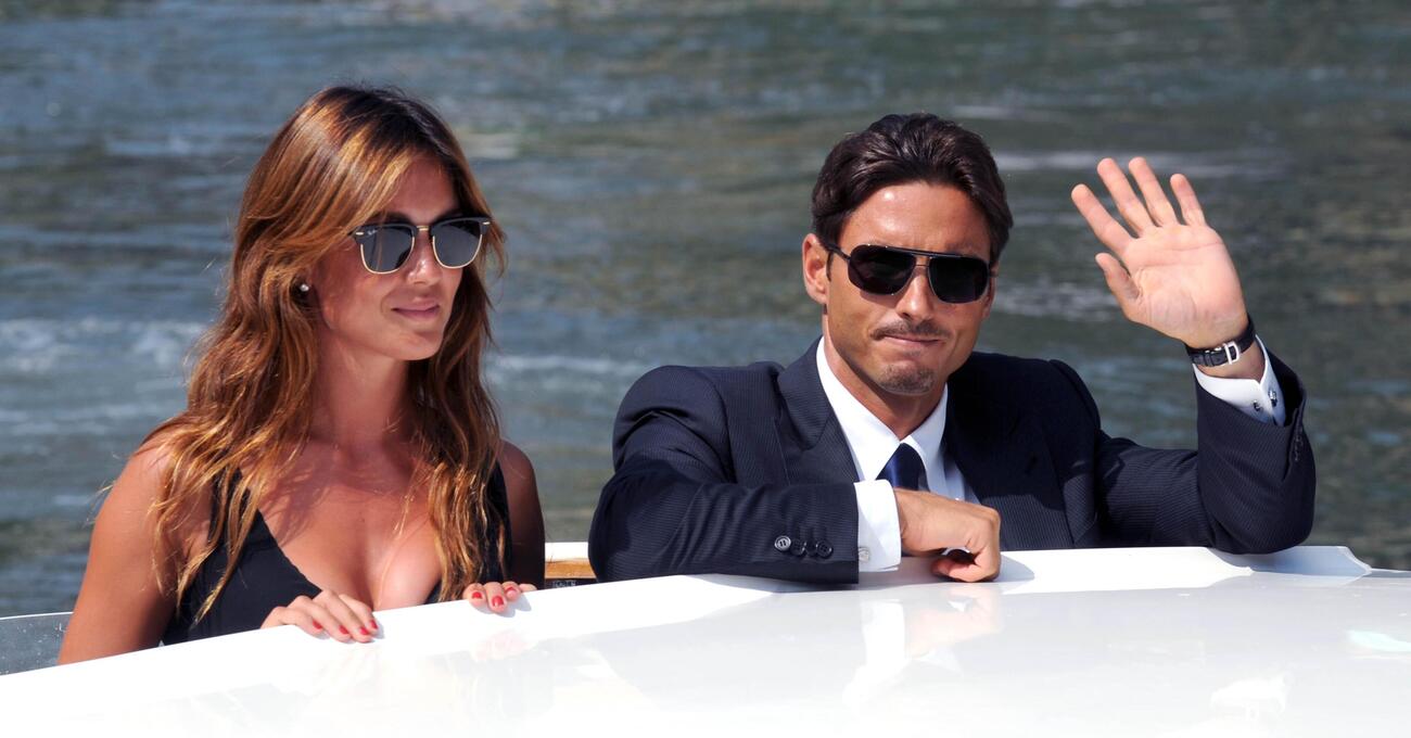 Falsissimo contro Verissimo, scontro finale? Corona smonta Raoul Bova (&ldquo;Che schifo&rdquo;), Toffanin (&ldquo;Non &egrave; una giornalista&rdquo;) e Berlusconi (&ldquo;Mediaset &egrave; morta&rdquo;)