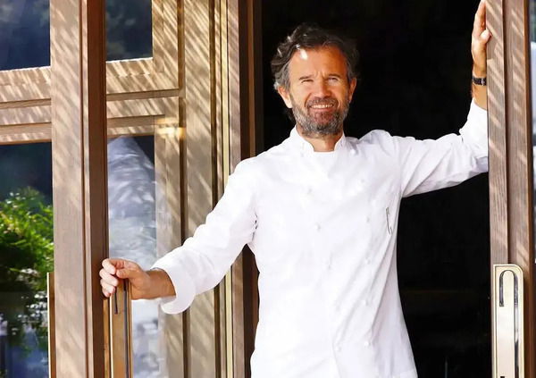 Abbiamo mangiato il club sandwich firmato Carlo Cracco, sul Frecciarossa di Trenitalia, ma com&#039;&egrave;? Un panino dottor Jekyll e mister Hyde a 10 euro: delizioso al palato, ma gli ingredienti...