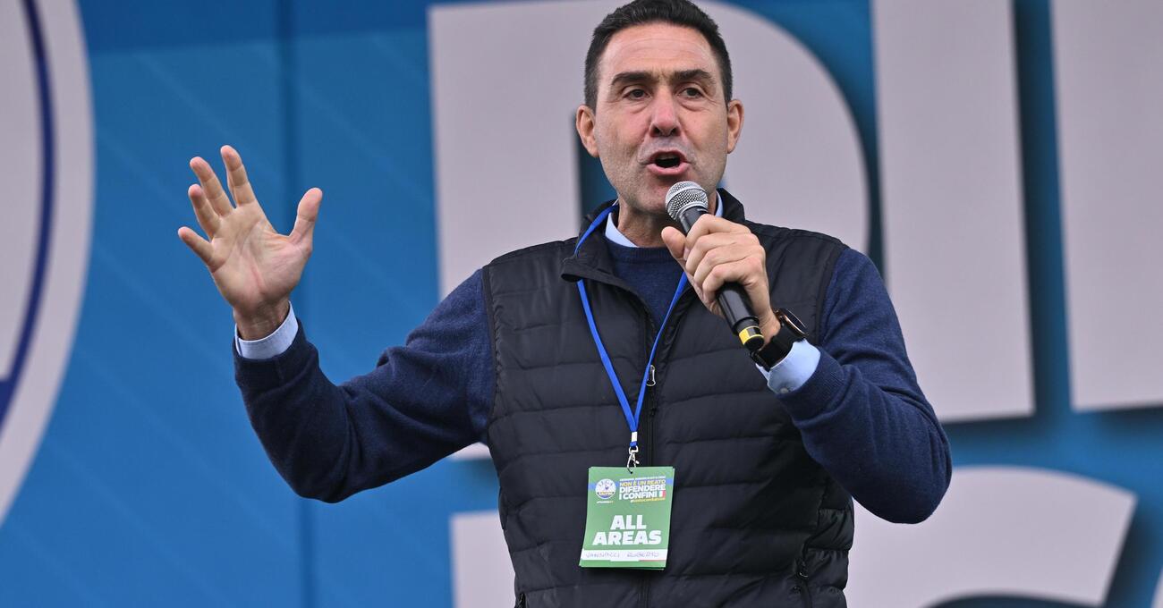 Il me ne frego di Vannacci: ma lo sapete che il generale ha accettato l&#039;invito a cena &quot;da Benito&quot; dal novax leghista Gianni Brogi? Ve lo diciamo noi.&nbsp;E&nbsp;per la Lega&nbsp;&egrave;&nbsp;tutto&nbsp;ok?