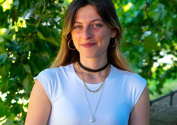 Ma &egrave; Giorgia Meloni? No, &egrave; Virginia Libero, la nuova leader dei giovani Pd. Una scelta di Elly Schlein che, come Matteo Renzi, ha buon gusto in quanto a donne...