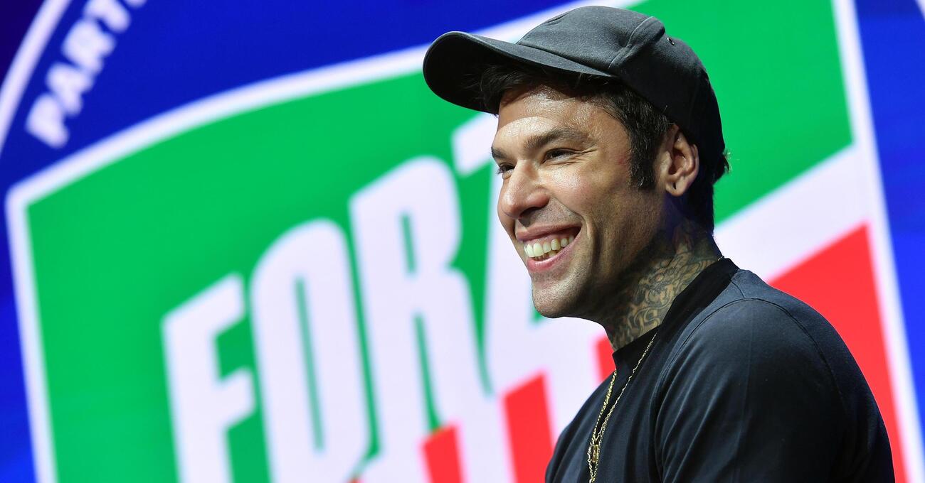 Sinner (Hitler?), Schlein, femministe... Fedez ha deciso di far incazzare un po&#039; di persone e di rinnegare l&#039;era Ferragni. Ma perch&eacute;?