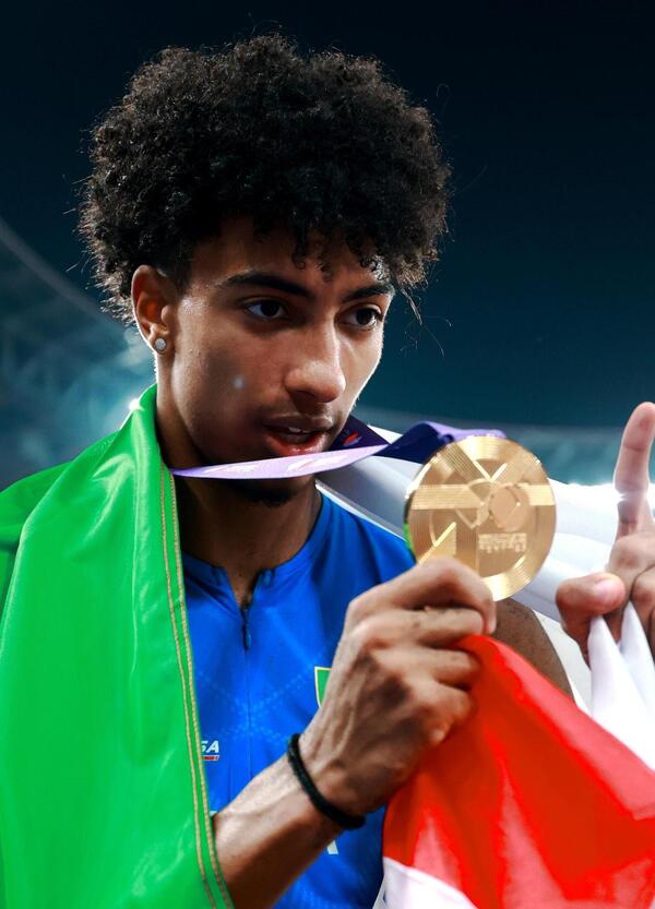 Furlani, quando vinci l&#039;oro ai Mondiali e la mamma ti dice: &ldquo;Rimetti il numero&rdquo;. L&#039;atletica azzurra &egrave; lui?