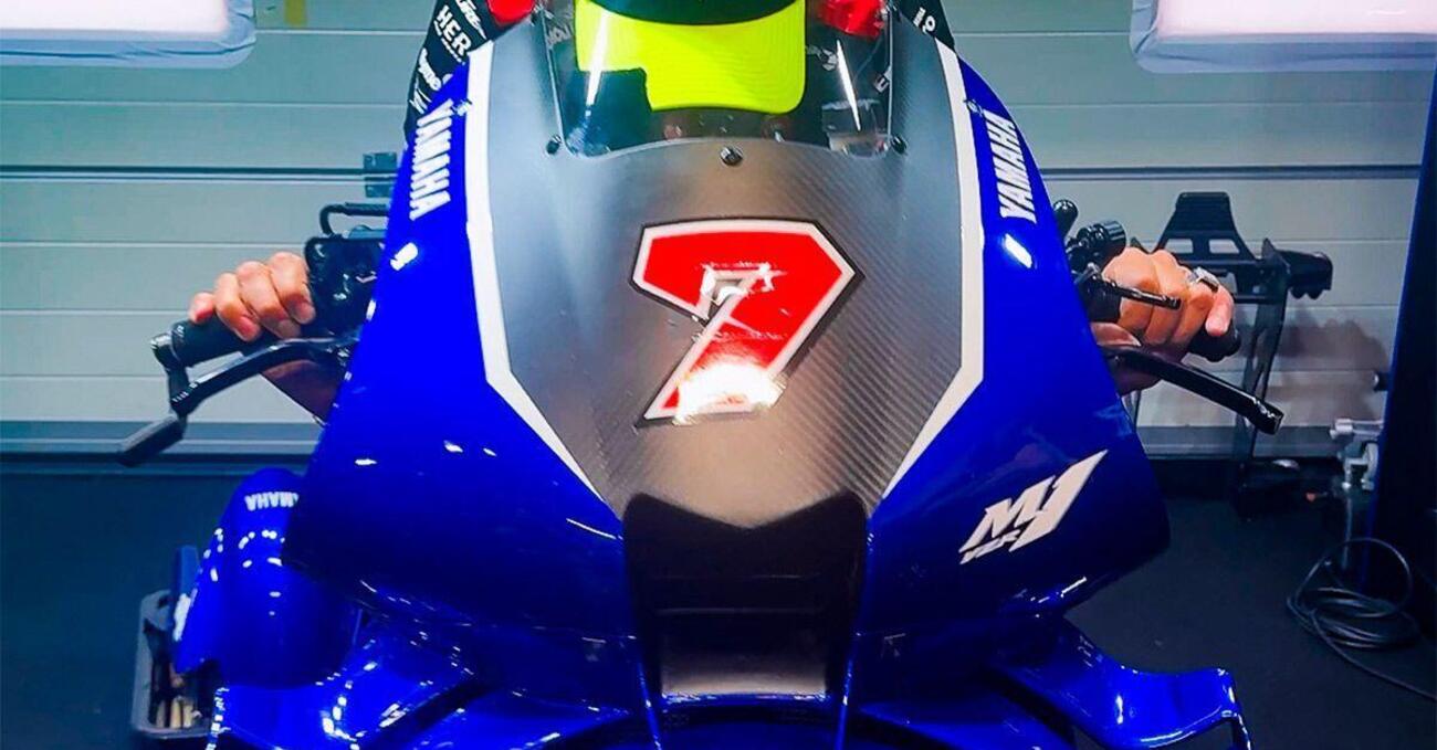 A Misano, nel segreto di un box chiuso, Valentino Rossi &ldquo;ha incontrato&rdquo; la sorella giovane (e maggiorata) del suo grande amore