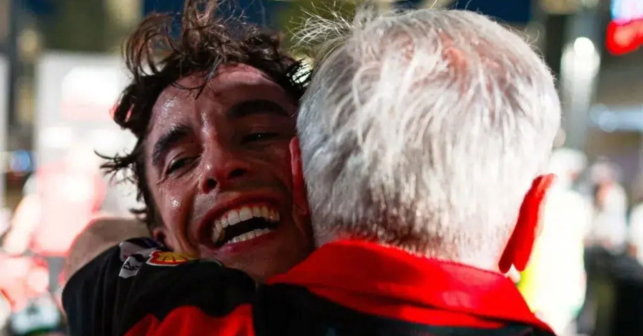 [VIDEO] &ldquo;Relax Davide!&rdquo;: mentre Marc Marquez gioca con Davide Tardozzi, Gigi Dall&rsquo;Igna avverte Pecco Bagnaia che &ldquo;un test non pu&ograve; bastare&rdquo;