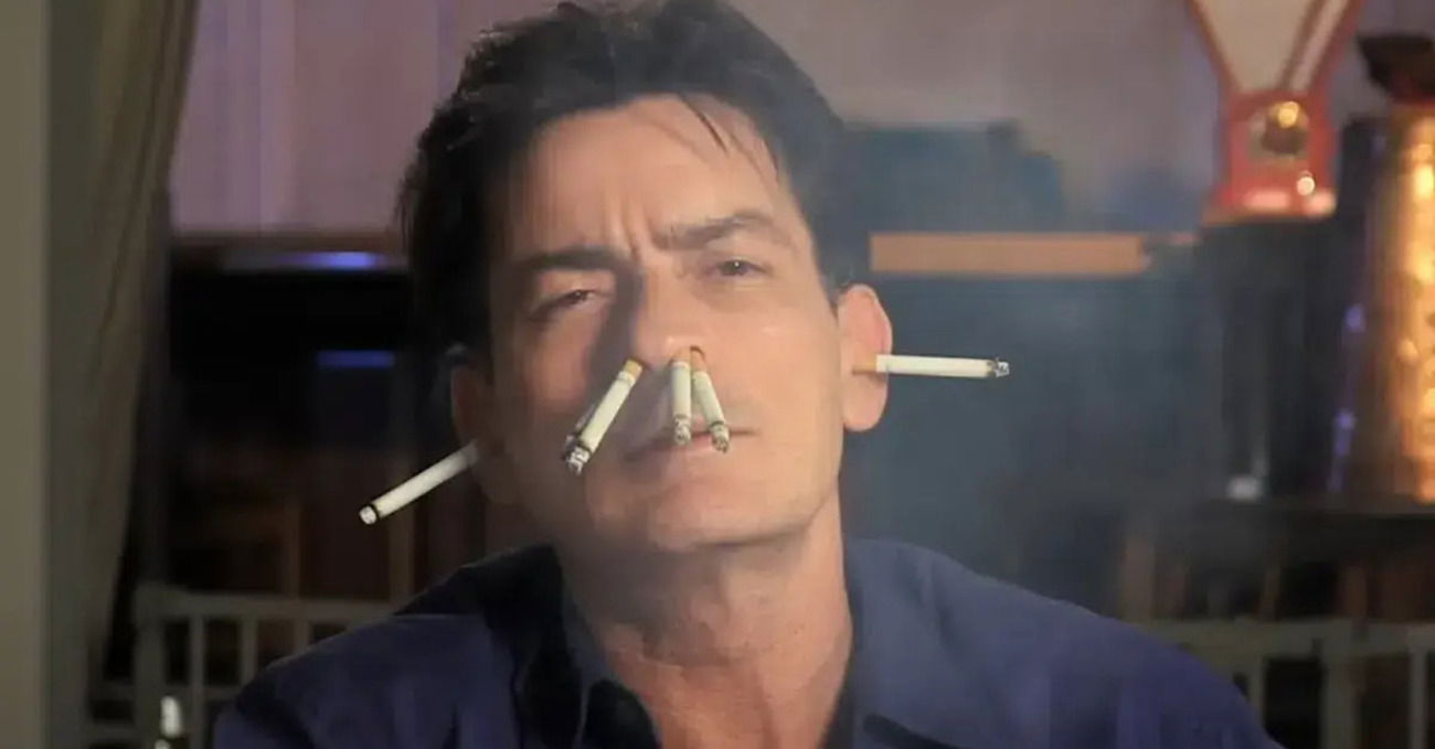 Chili di cocaina, ketamina, alcool e tanta, tantissima rabbia: Charlie Sheen si racconta su Netflix e non chiede scusa a nessuno  