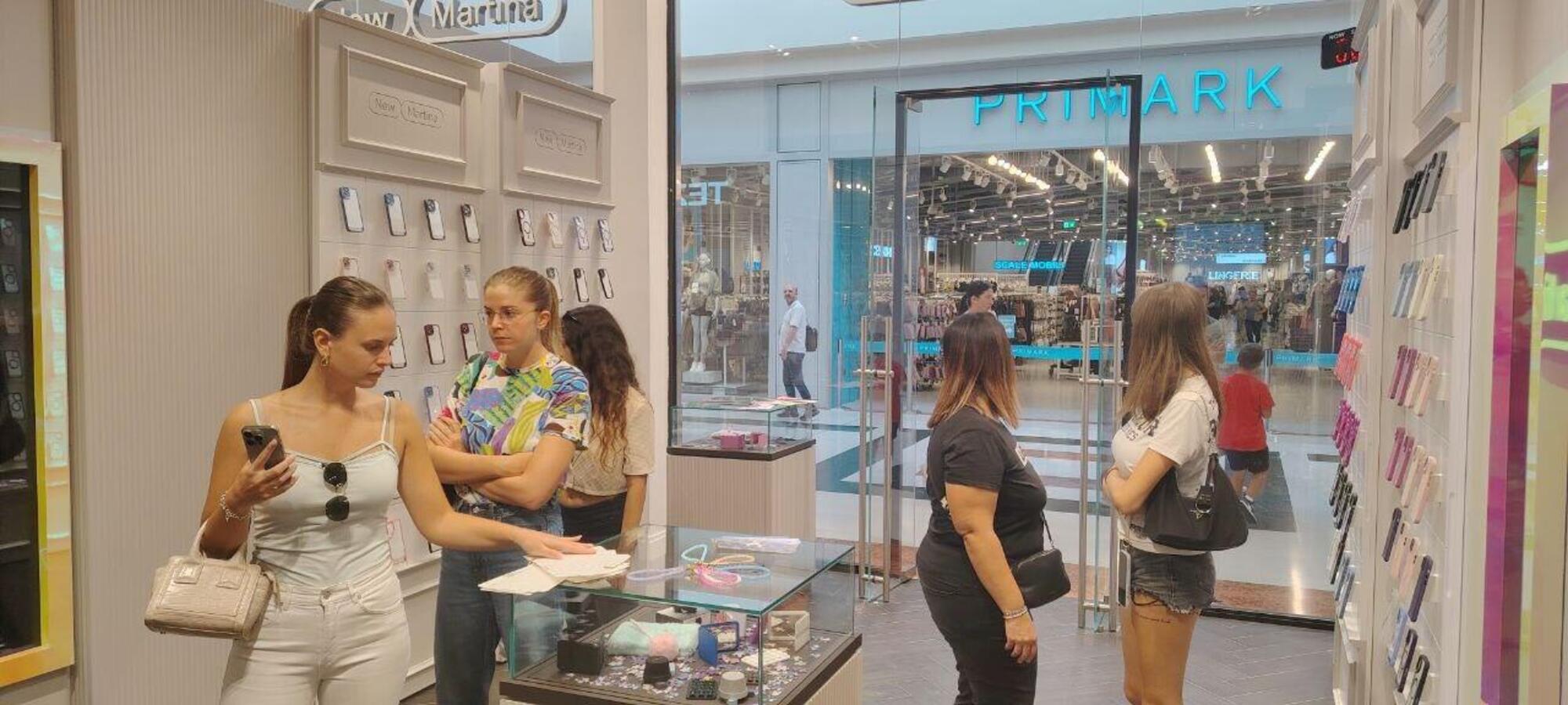 Il negozio di New Martina nel centro commerciale Fiordaliso, Rozzano