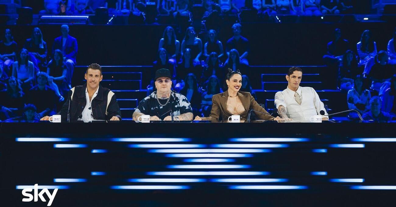 X Factor 2025, pagelle della seconda puntata di Audizioni: Gabbani puntiglioso e Lauro &quot;politico&quot; (4), La Furia se la gode (8), Iezzi resiste (7). Tante belle voci, poche da ricordare...