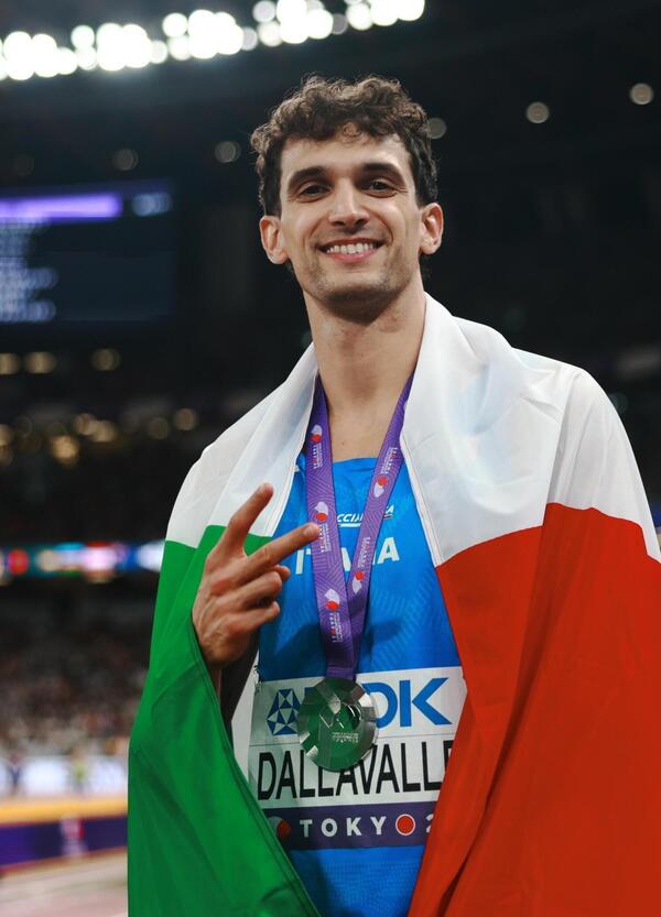&ldquo;Vacca putt*na!&rdquo; Dallavalle dal legno all&rsquo;oro all&rsquo;argento in un minuto nel salto triplo, mentre Diaz non ce la fa ma d&agrave; l&rsquo;esempio. E Berrettini in tribuna ai Mondiali di atletica&hellip;