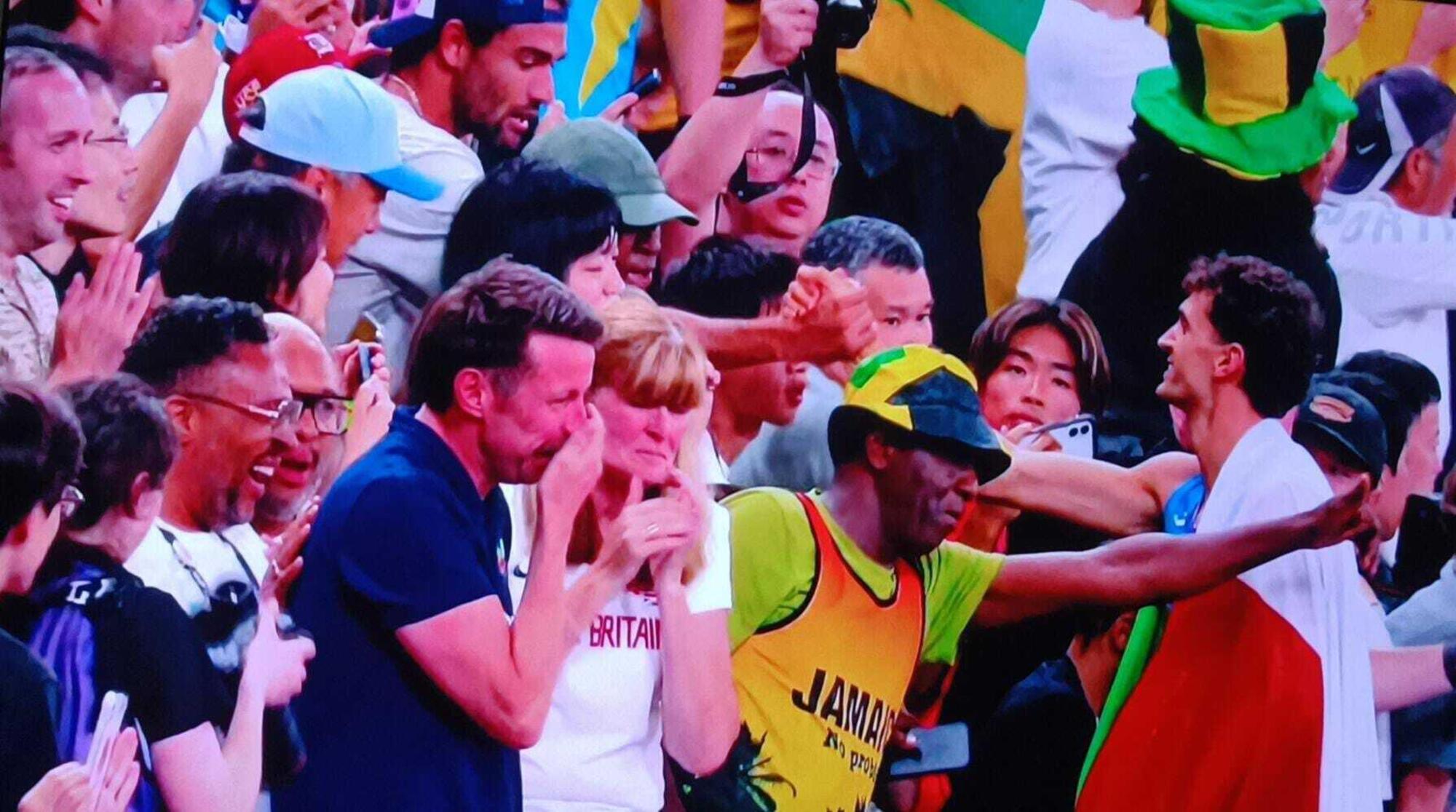 La stretta di mano tra Berrettini e Dallavalle