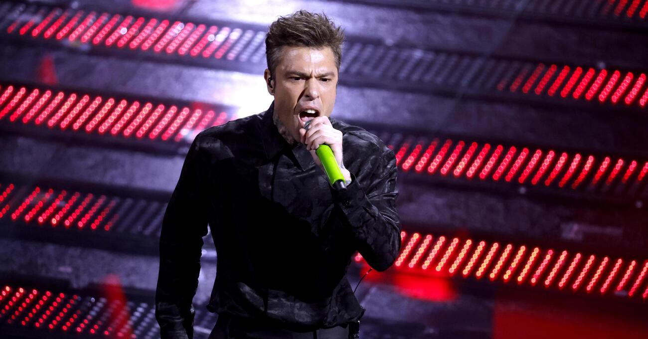 Siamo stati al concerto di Fedez al Forum, dopo il dissing a Sinner, ma com&#039;&egrave; stato? Le scuse al tennista, il ricordo di Chiara Ferragni e i featuring con Emis Killa, Berti e Michielin...