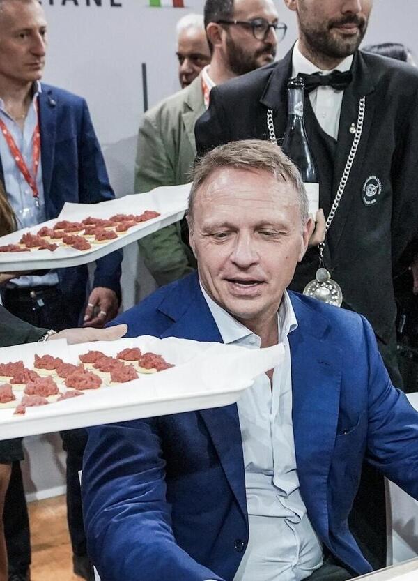 Piazze piene per la cucina italiana patrimonio dell&#039;Unesco? Aldo Grasso smonta l&rsquo;iniziativa: &ldquo;Il problema sono i dazi: l&igrave; si doveva scendere in piazza&rdquo;. E sullo &ldquo;Slow Food in salsa Lollobrigida&rdquo;&hellip;