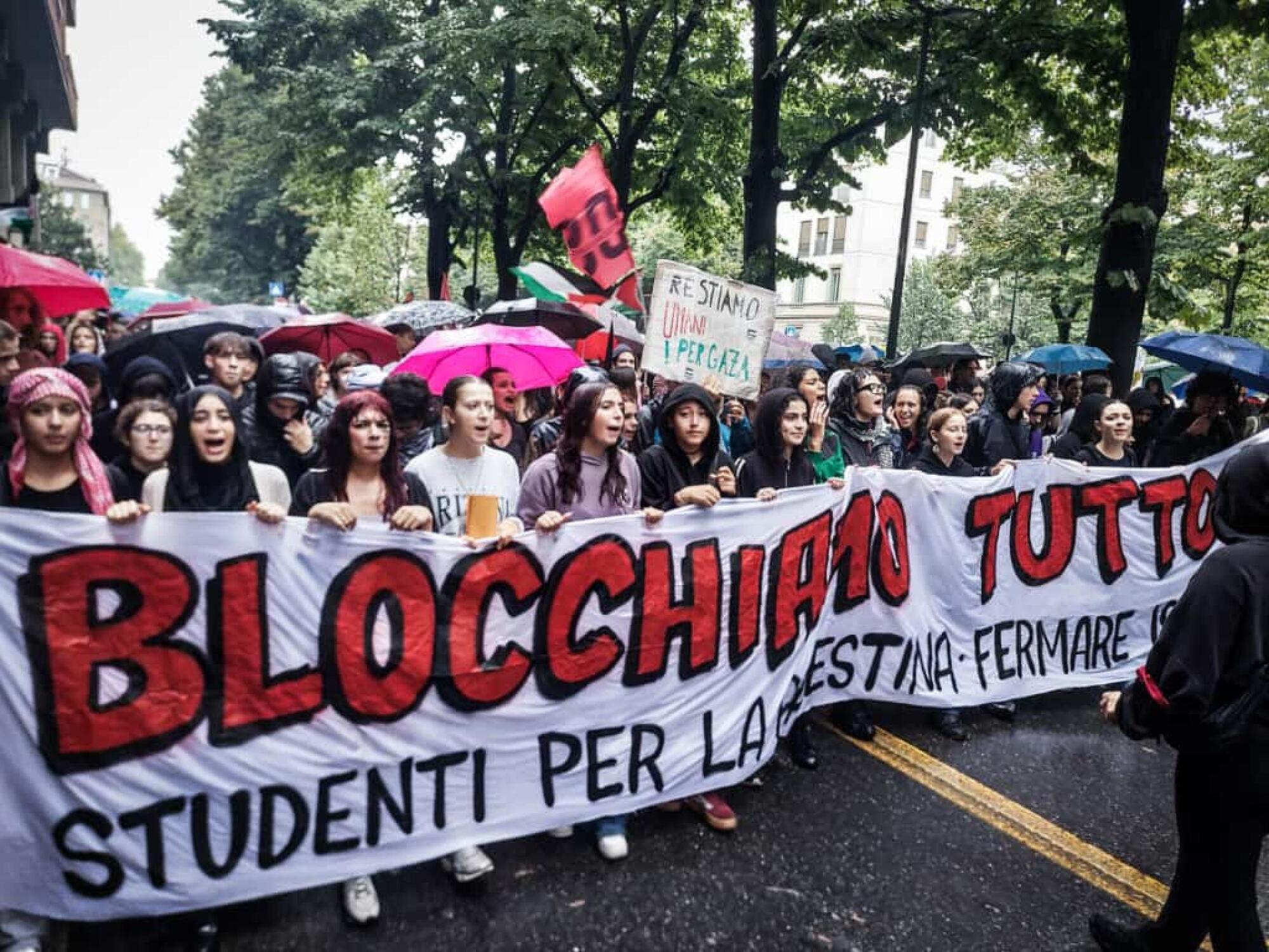 Il corteo degli studenti a Torino