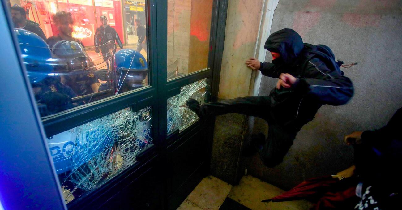 Cari Gramellini, Serra, Cerno, Belpietro e Sallusti, i veri &ldquo;teppisti&rdquo; sono i giornalisti che condannano la violenza degli scioperi per Gaza senza comprenderla