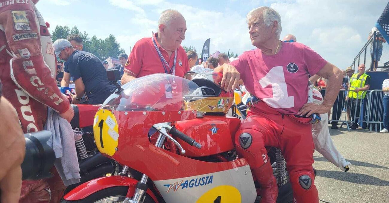 &ldquo;Togliere i mondiali? Marc Marquez vincer&agrave; il nono&rdquo;: Giacomo Agostini si tiene stretti i suoi 15 titoli e avvisa che &ldquo;i rischi sono ben altri&rdquo;