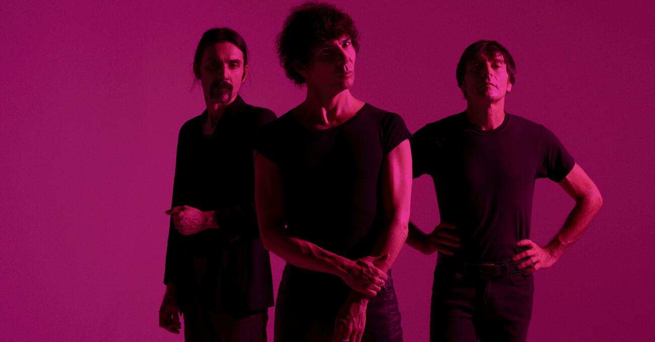 Abbiamo fatto ascoltare Il Male, il disco degli Zen Circus, al poeta Aldo Nove. Il risultato? &quot;Addio Vasco e Ligabue: con loro riparte la rivoluzione del rock&hellip;&quot;