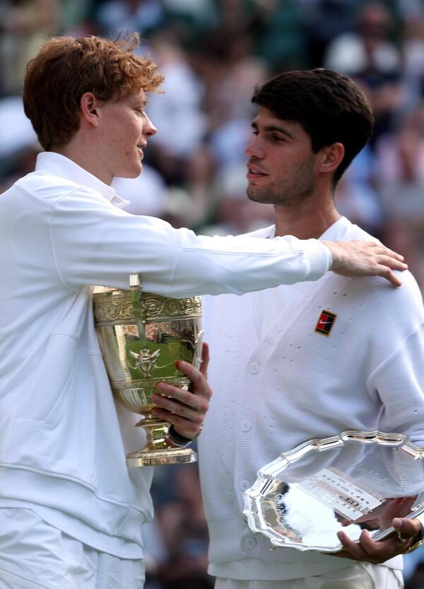 Sottopagati! Ma lo sapete che i top del tennis come Sinner, Alcaraz e Musetti vogliono pi&ugrave; soldi? E sulla Coppa Davis e la lotta per il numero 1 del ranking Atp tra Carlos e Jannik&hellip;